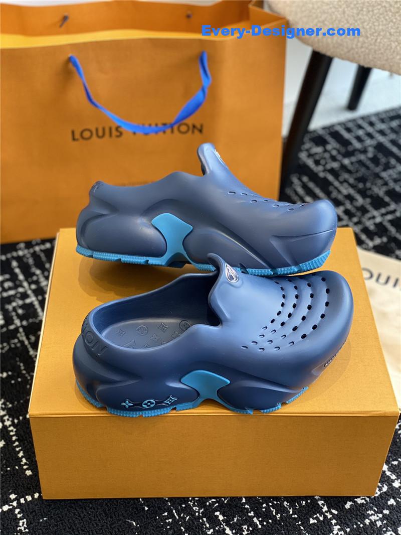 l0vis Vvtt0n lv new shark slippers