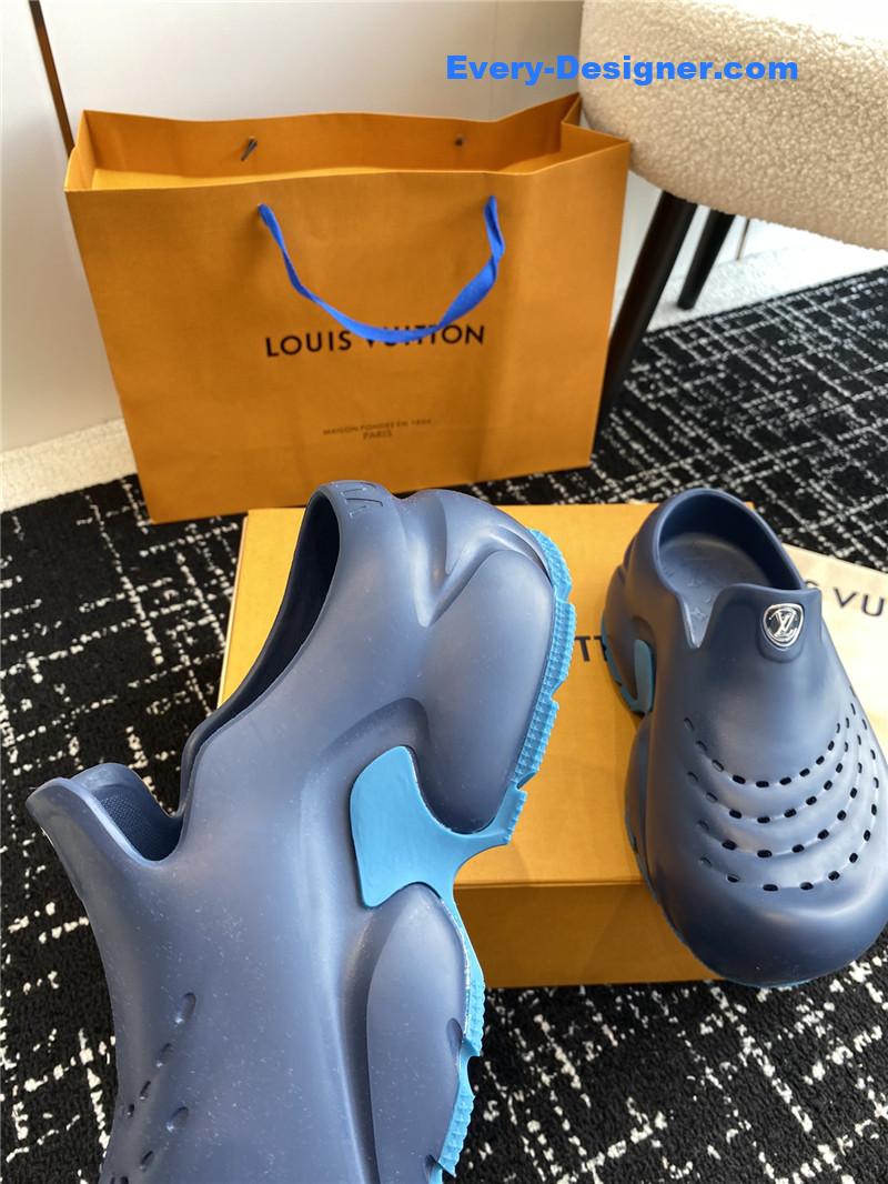 l0vis Vvtt0n lv new shark slippers