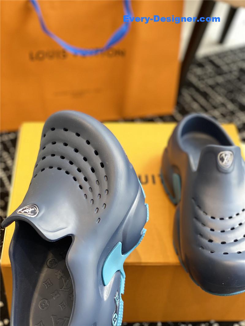 l0vis Vvtt0n lv new shark slippers