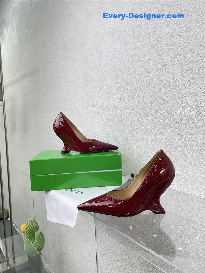 b0tt*ga Ven*ta puntas wedge pumps