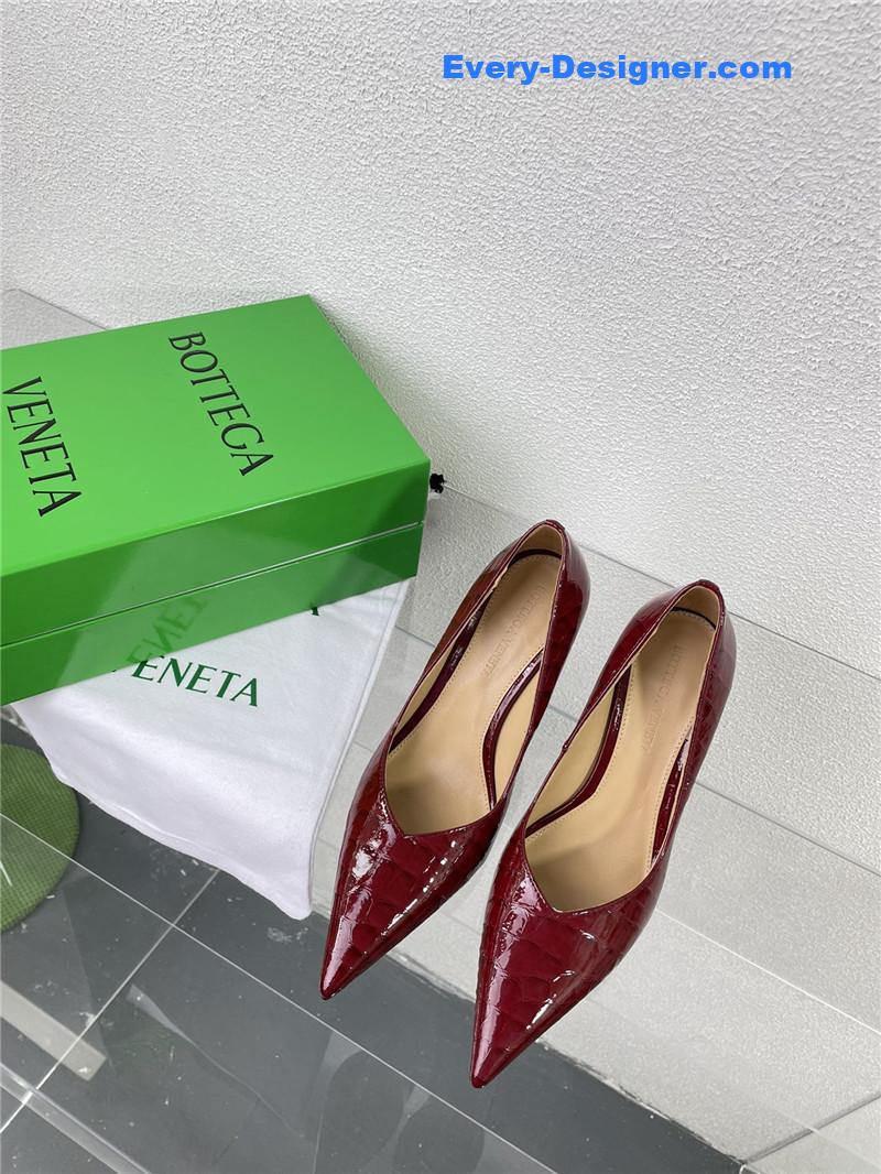 b0tt*ga Ven*ta puntas wedge pumps