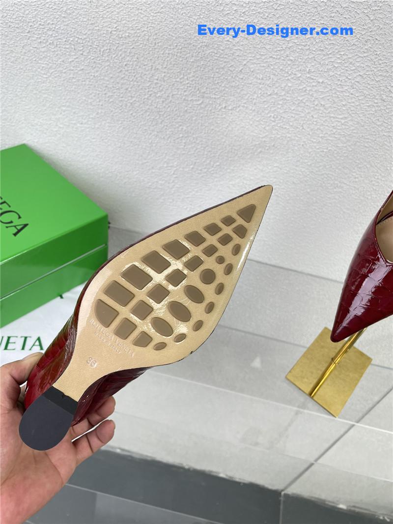 b0tt*ga Ven*ta puntas wedge pumps