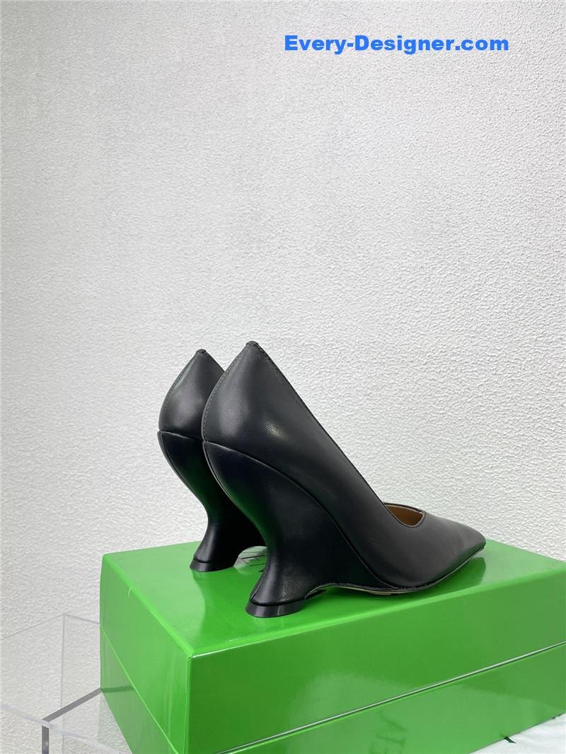 b0tt*ga Ven*ta puntas wedge pumps