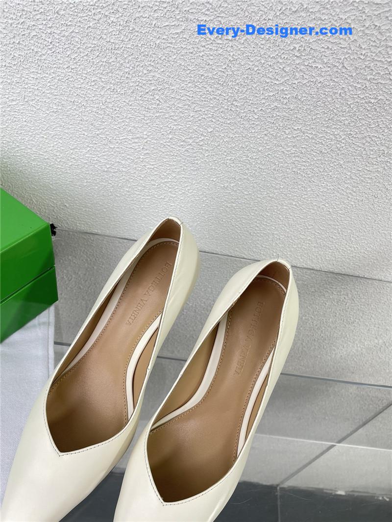 b0tt*ga Ven*ta puntas wedge pumps