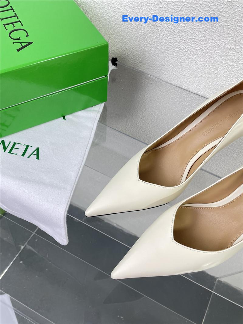 b0tt*ga Ven*ta puntas wedge pumps