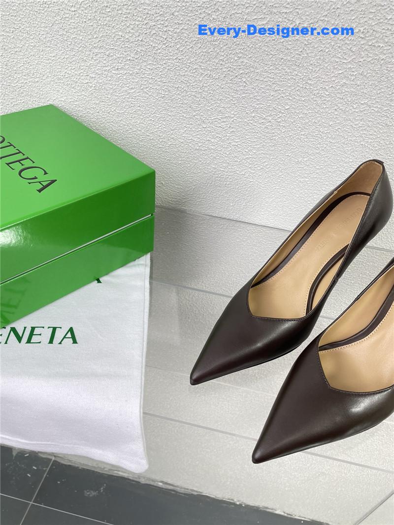 b0tt*ga Ven*ta puntas wedge pumps