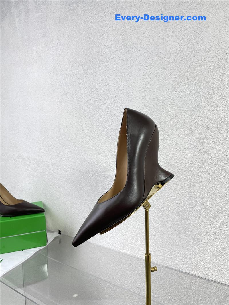 b0tt*ga Ven*ta puntas wedge pumps