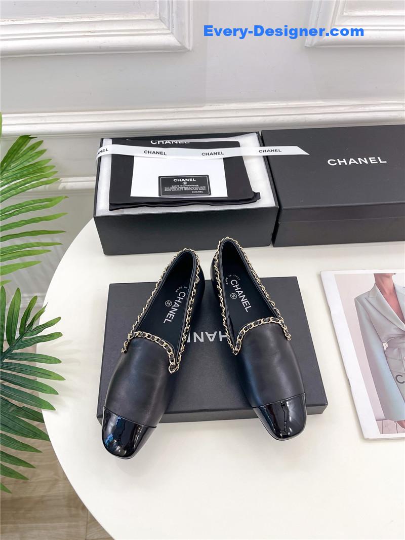 CC catwalk style chain deep mouth shoes