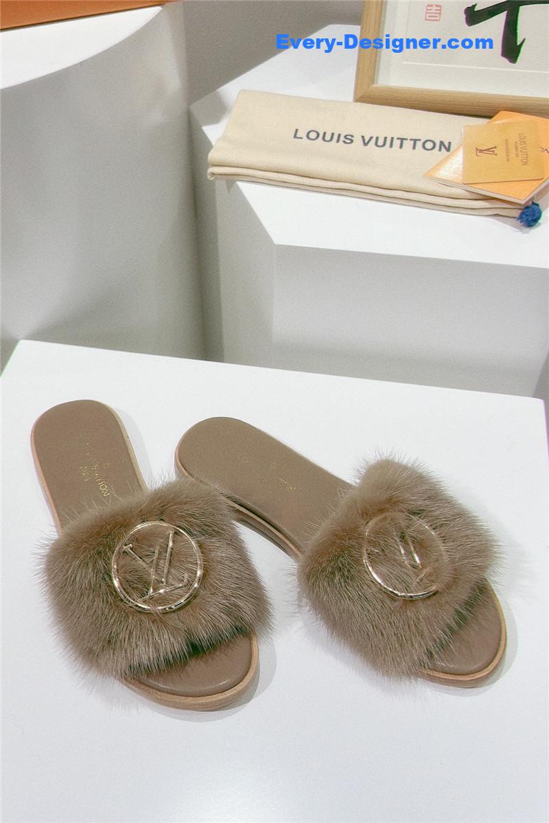 l0vis Vvtt0n lv flat open toe sandals