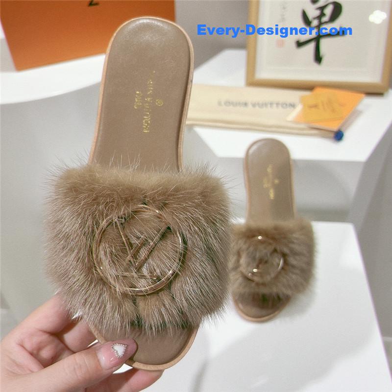 l0vis Vvtt0n lv flat open toe sandals