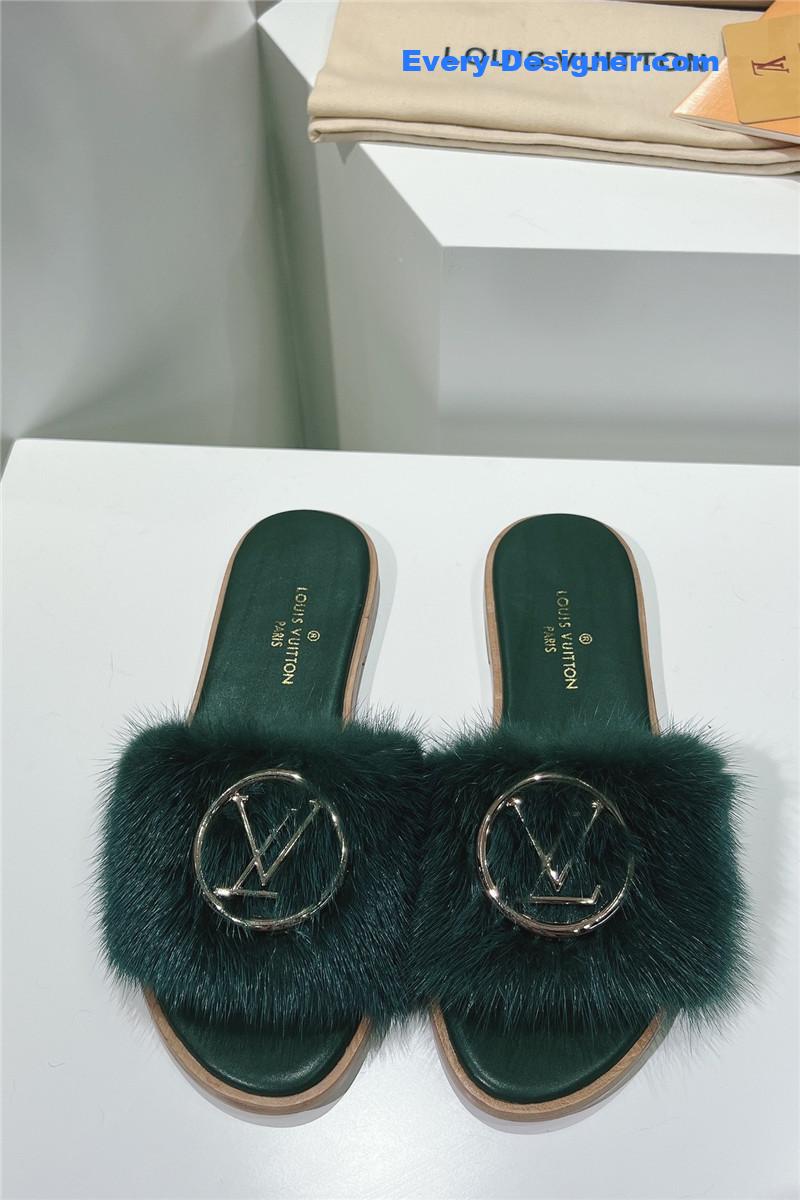 l0vis Vvtt0n lv flat open toe sandals