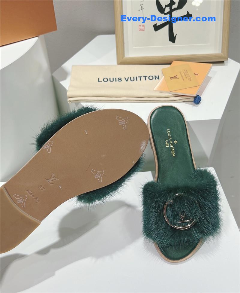 l0vis Vvtt0n lv flat open toe sandals