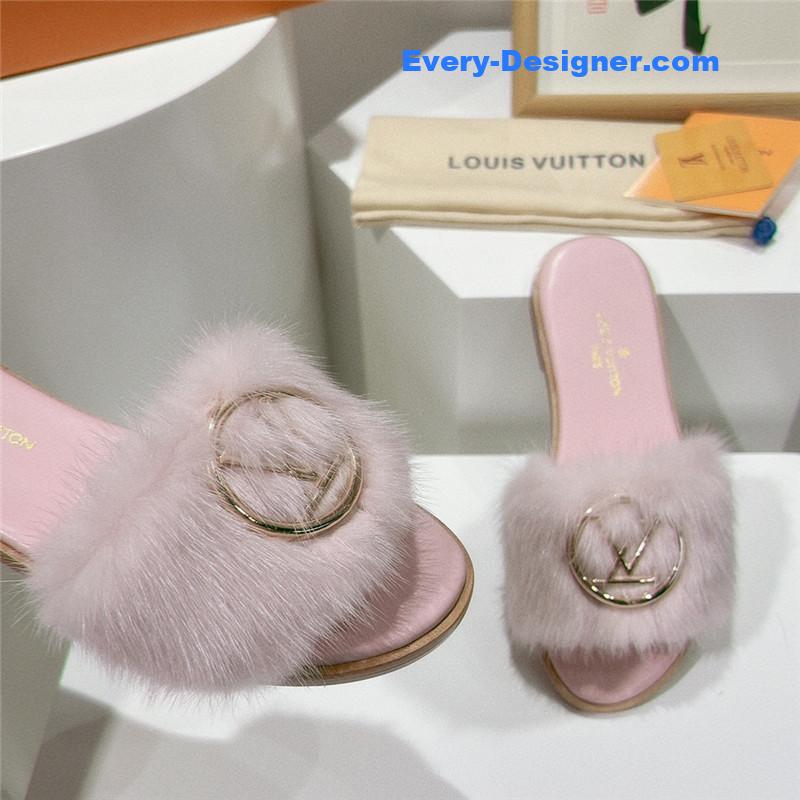 l0vis Vvtt0n lv flat open toe sandals