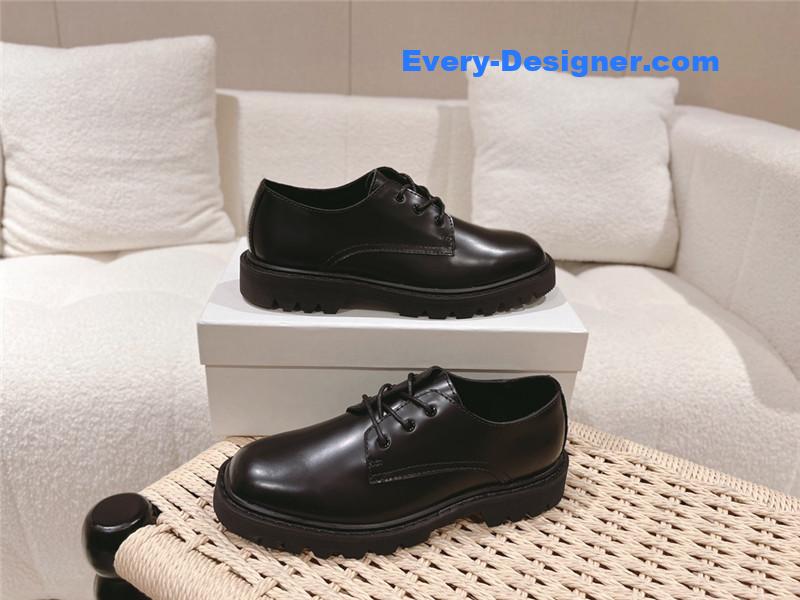 The R0w vintage square toe platform shoes