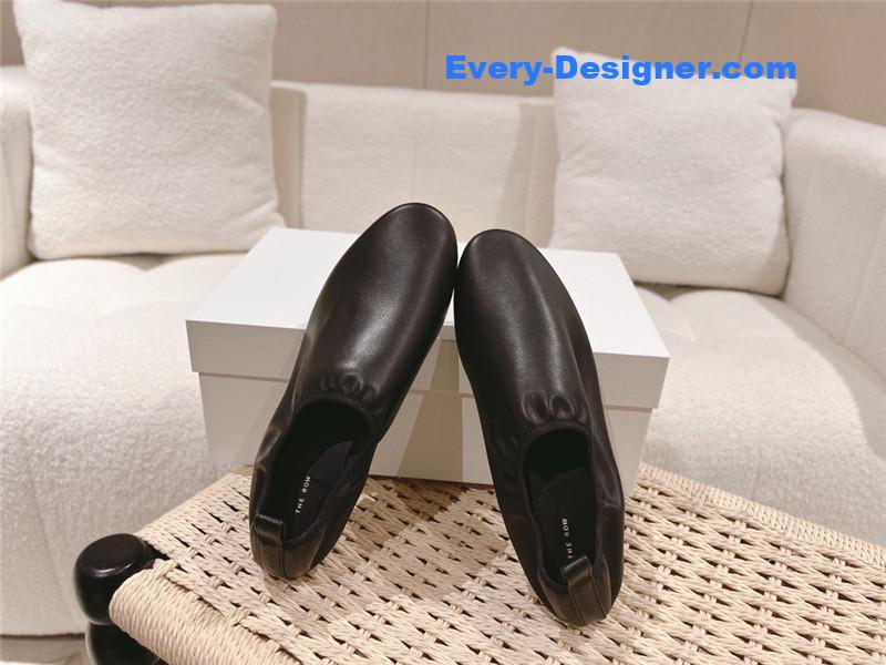 The R0w new trendy brand shoes