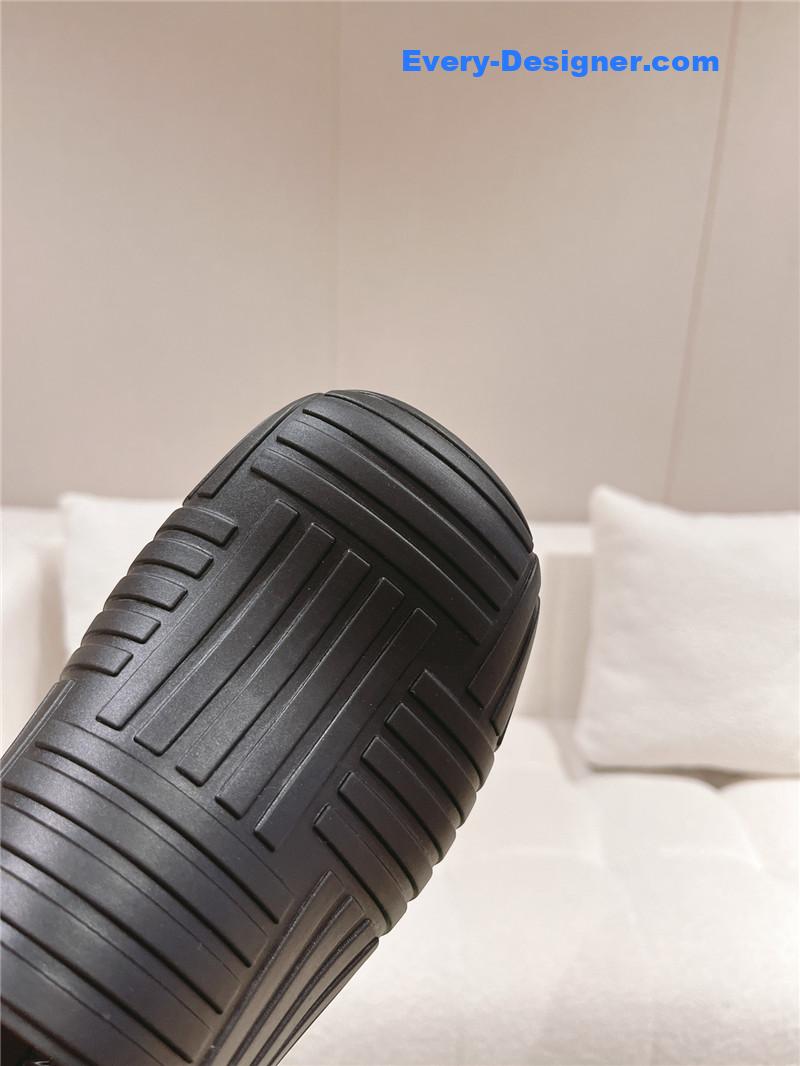 b0tt*ga Ven*ta flip flops