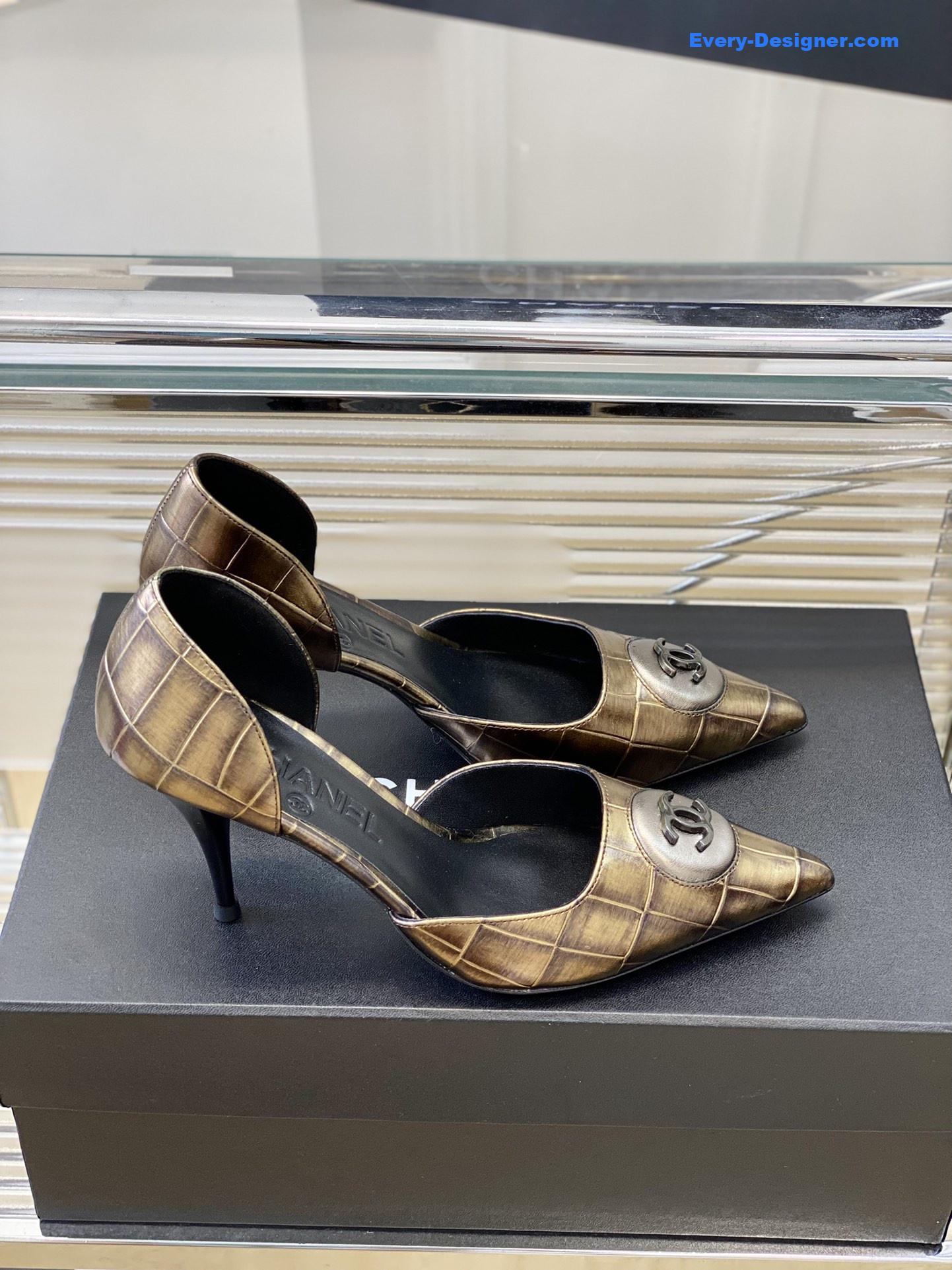 CC side empty high heels