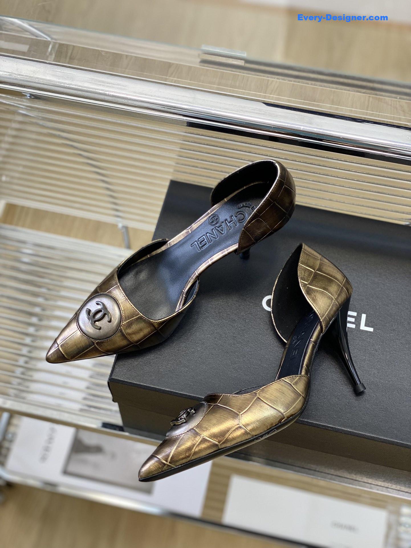 CC side empty high heels