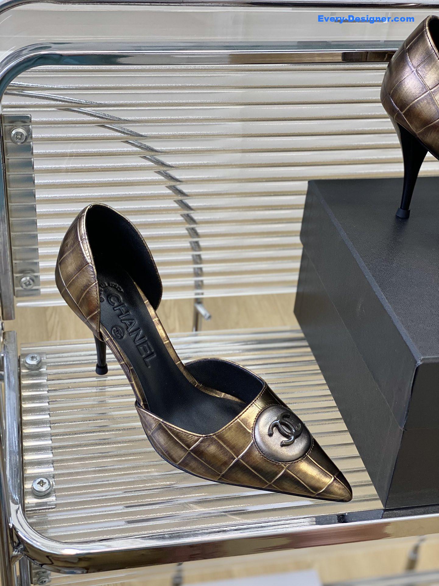 CC side empty high heels