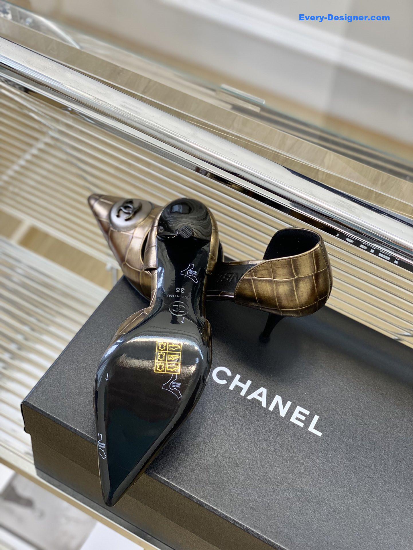 CC side empty high heels