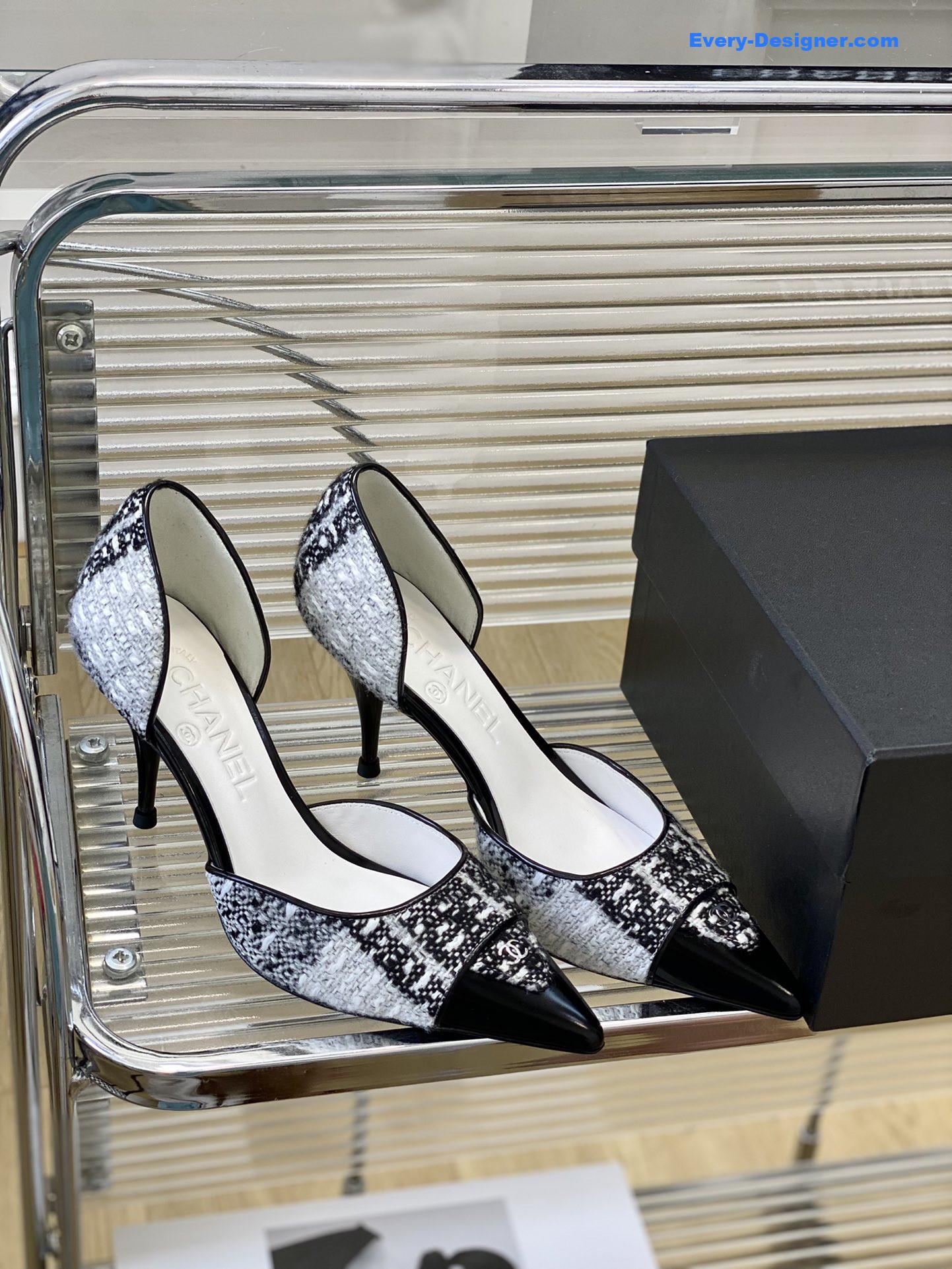 CC side empty high heels