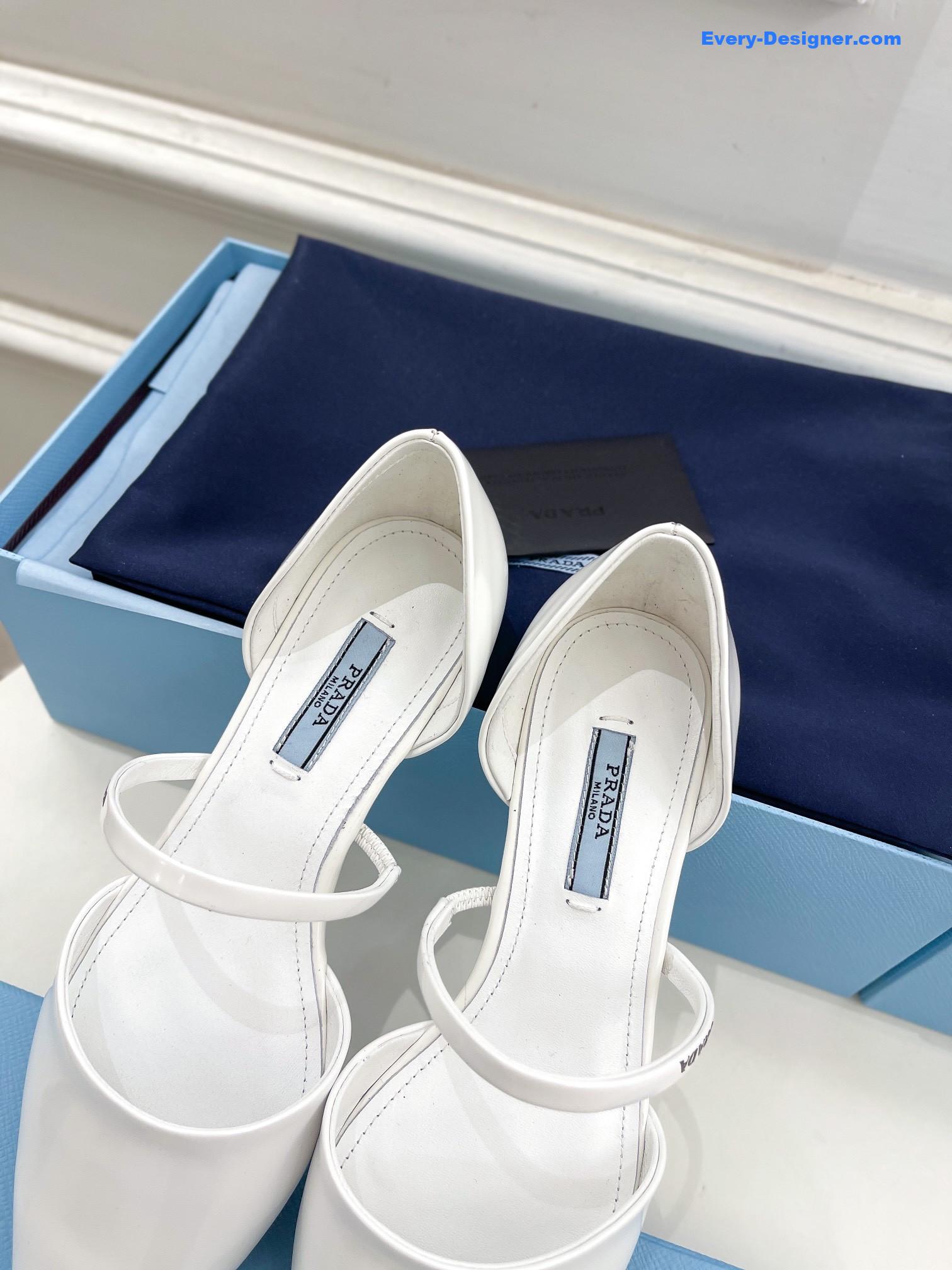 Pra*a catwalk style hollow pointed ballet shoes