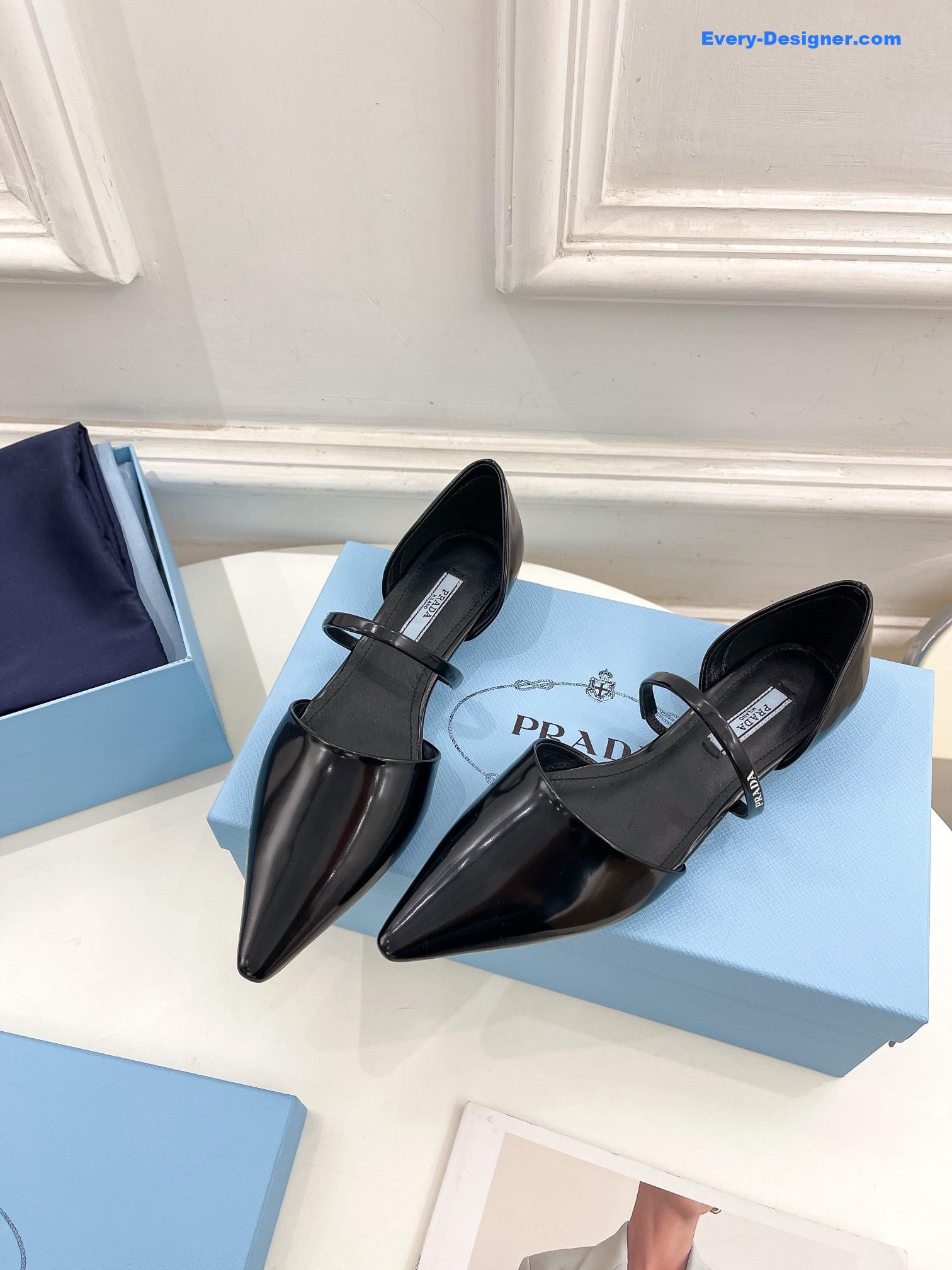 Pra*a catwalk style hollow pointed ballet shoes