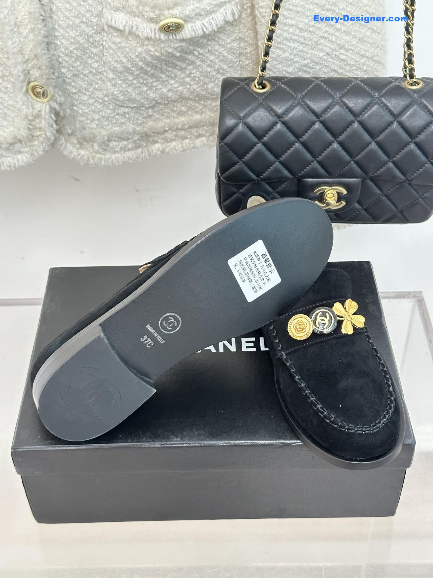 CC classic double C gold four-leaf clover gold coin loafers