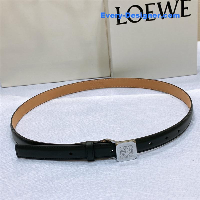 L0ew* narrow belt in smooth calfskin