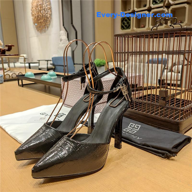 Givenchy classic lock metal buckle pumps