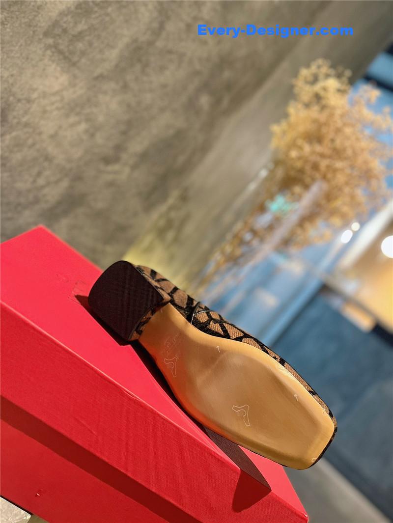 Va1e*ntin0 leather outsole ankle boots