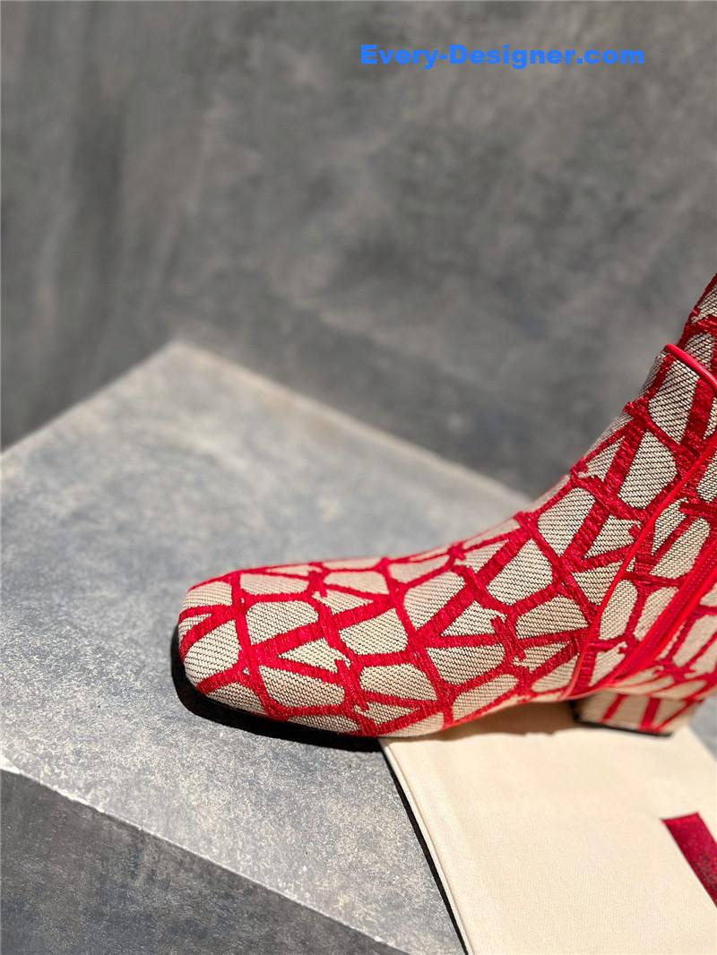 Va1e*ntin0 leather outsole ankle boots