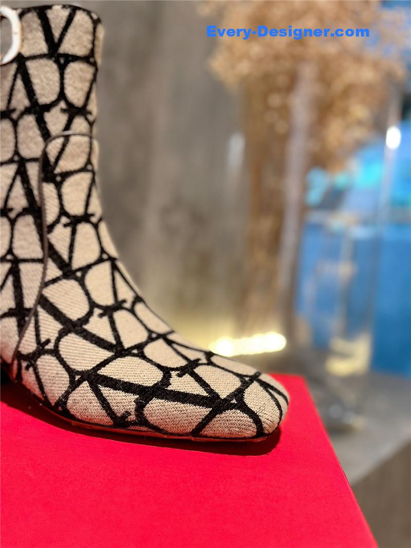 Va1e*ntin0 leather outsole ankle boots