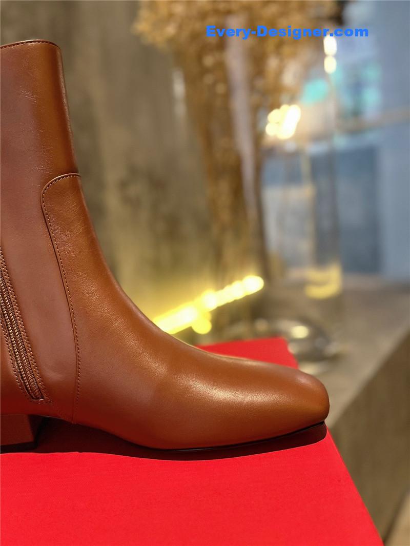 Va1e*ntin0 leather outsole ankle boots