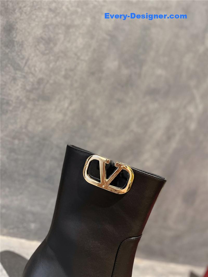 Va1e*ntin0 leather outsole ankle boots