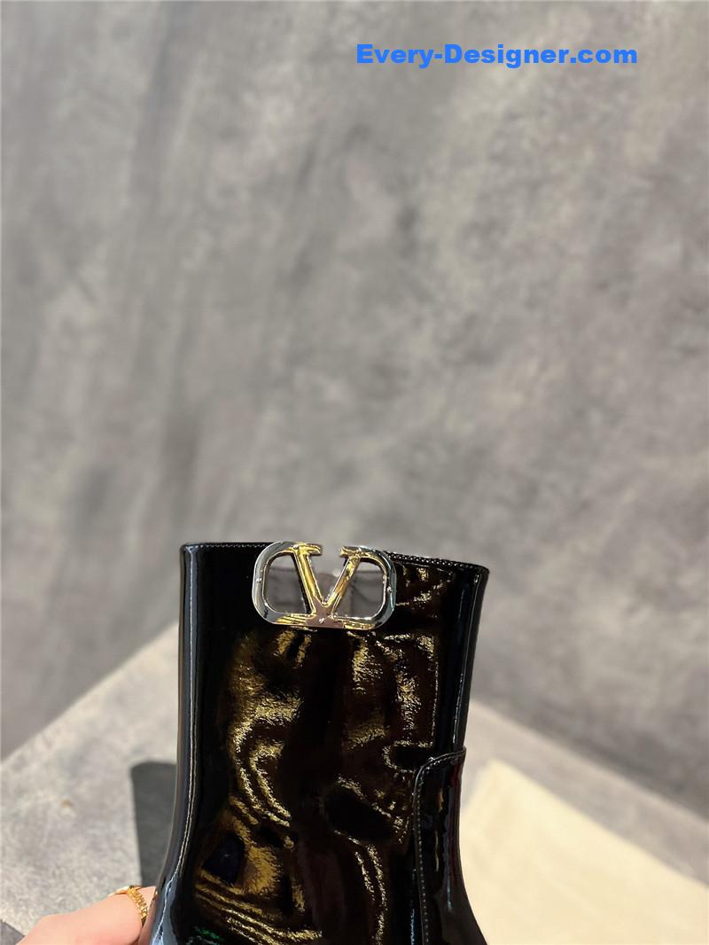 Va1e*ntin0 leather outsole ankle boots