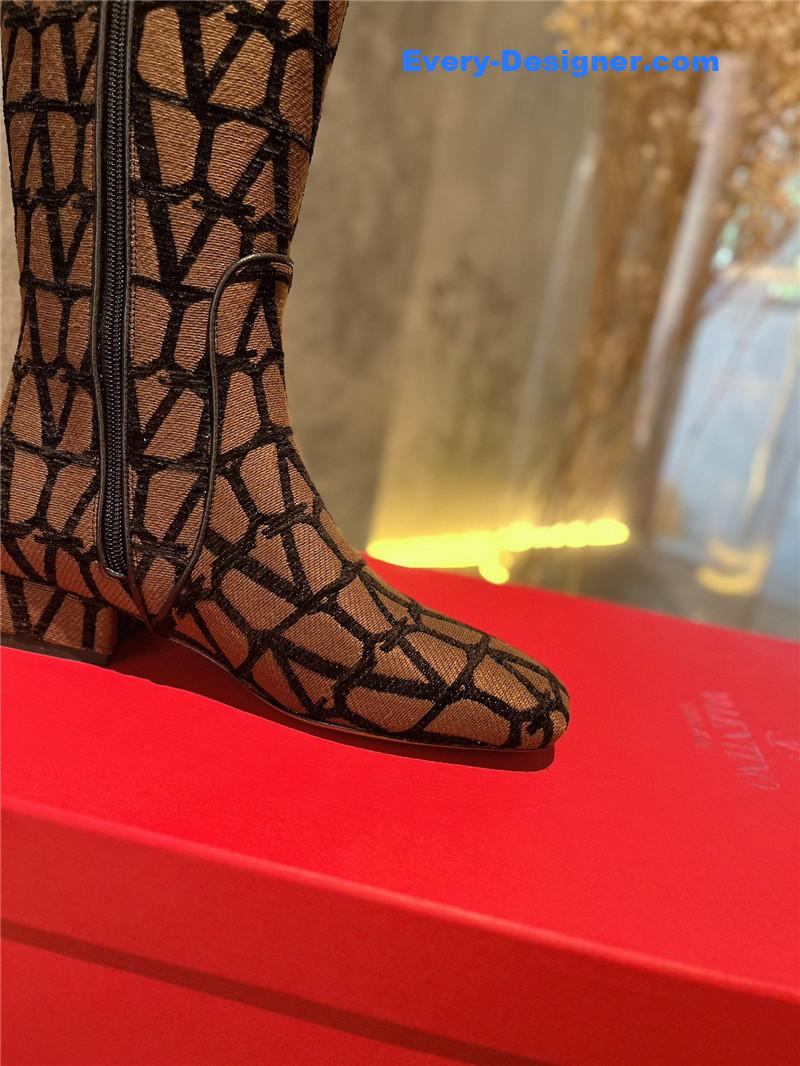 Va1e*ntin0 leather outsole mid boots