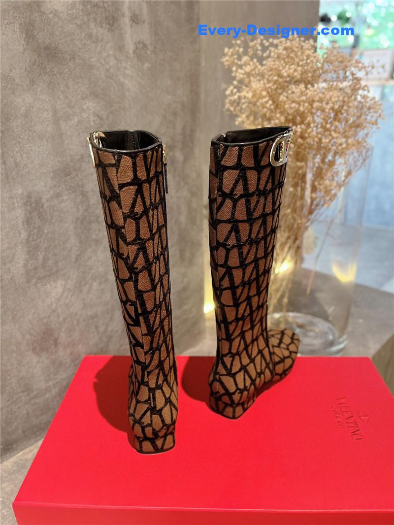 Va1e*ntin0 leather outsole mid boots