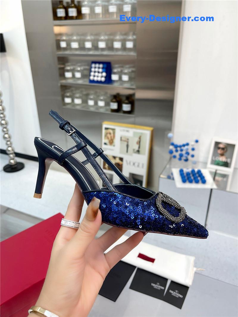 Va1e*ntin0 classic sandals in sequined version with v buckle