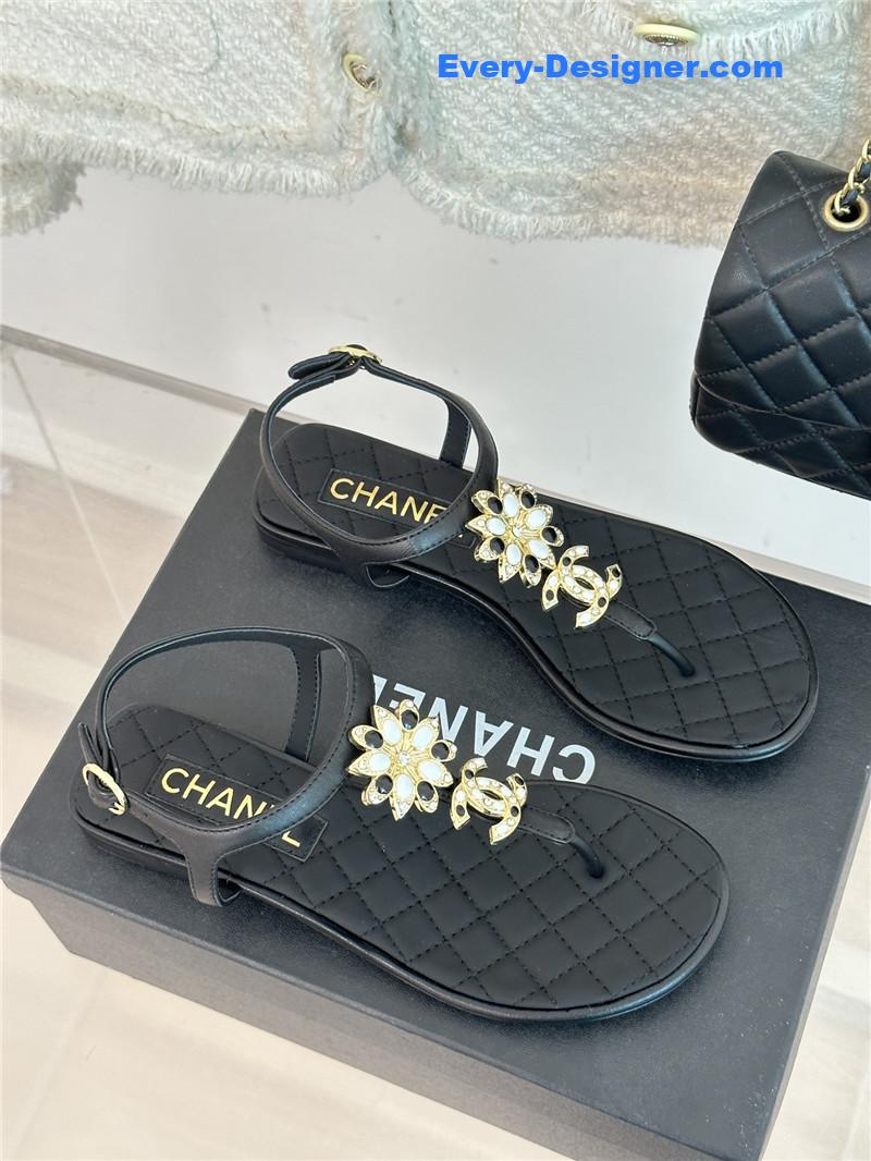 CC camellia double C pinch sandals