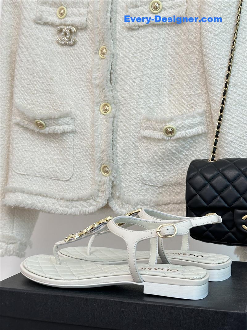 CC camellia double C pinch sandals