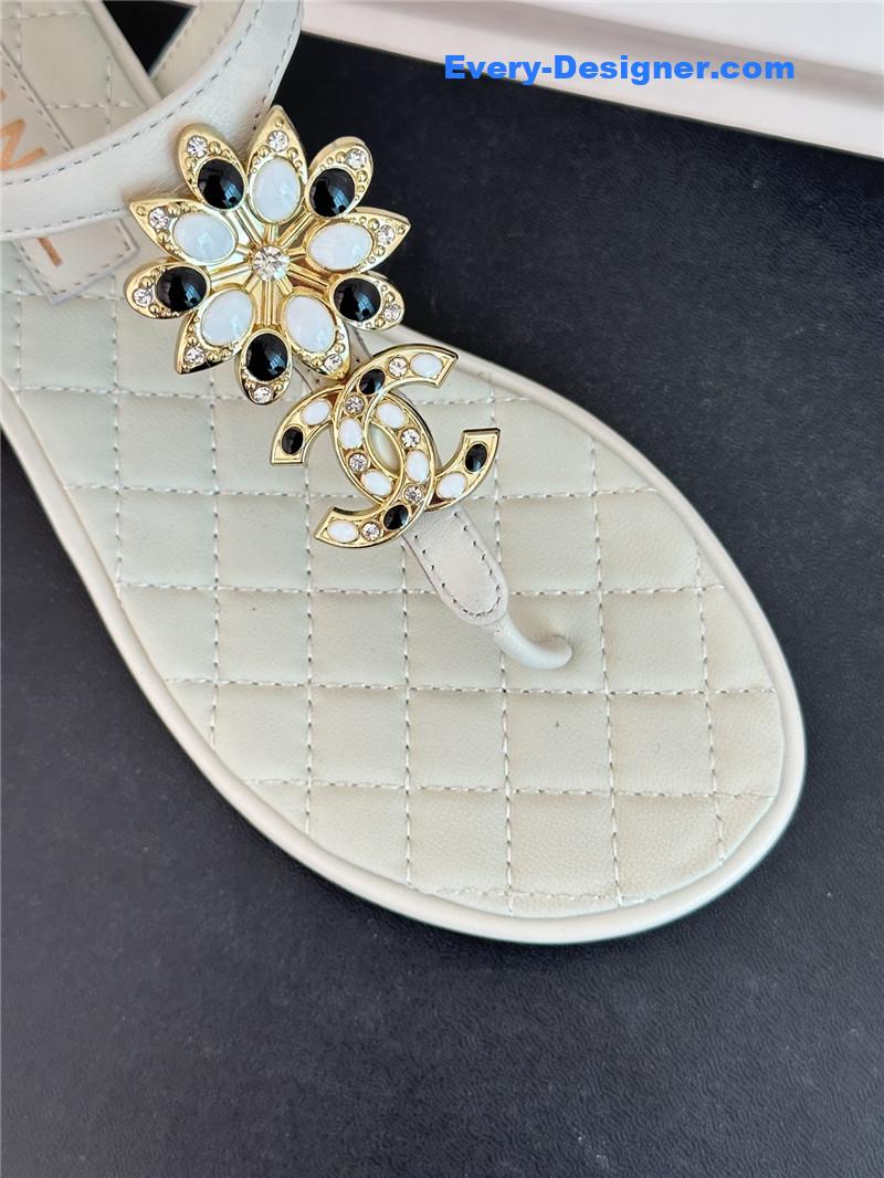 CC camellia double C pinch sandals