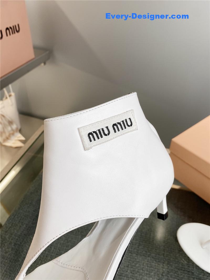 M1um1u sandals