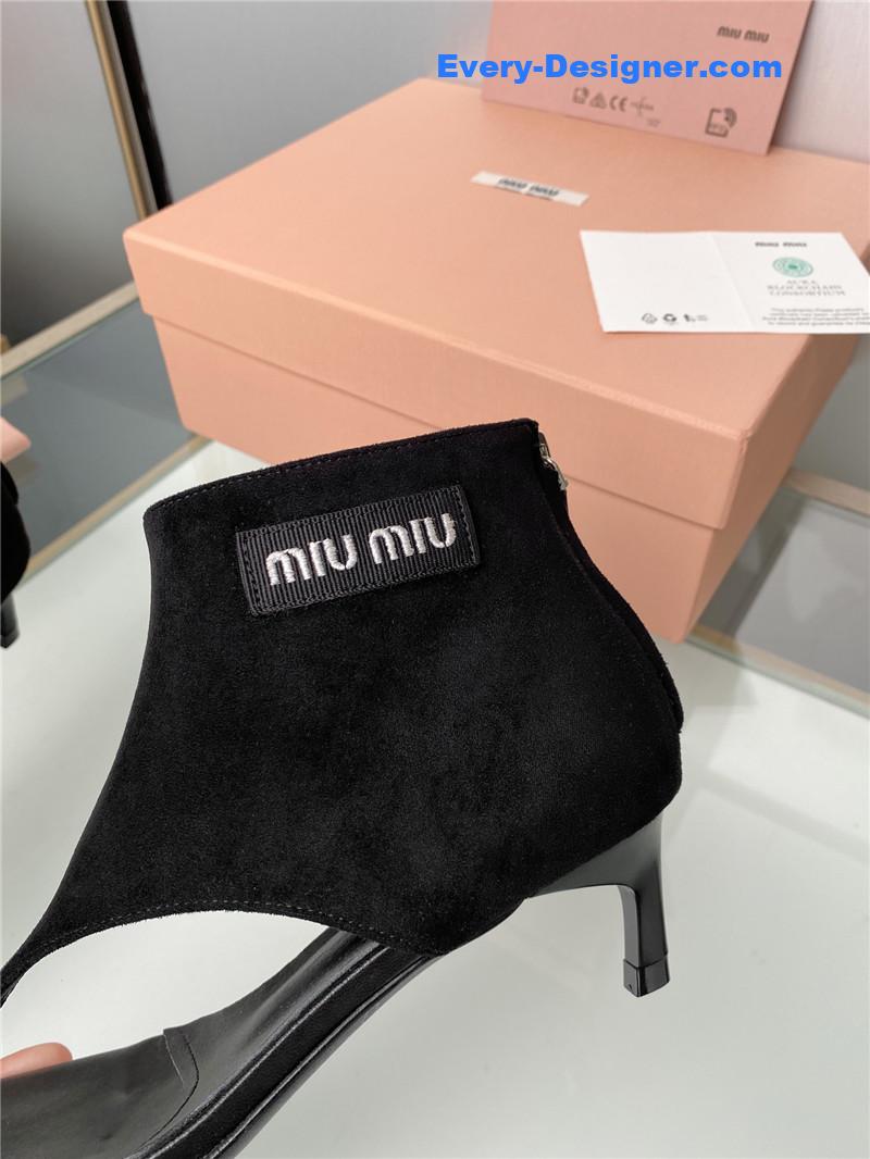 M1um1u sandals