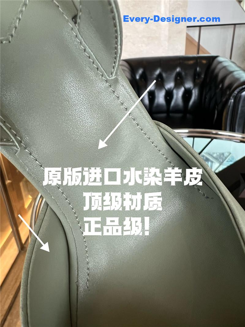 F**di f-shaped three-dimensional heel pumps