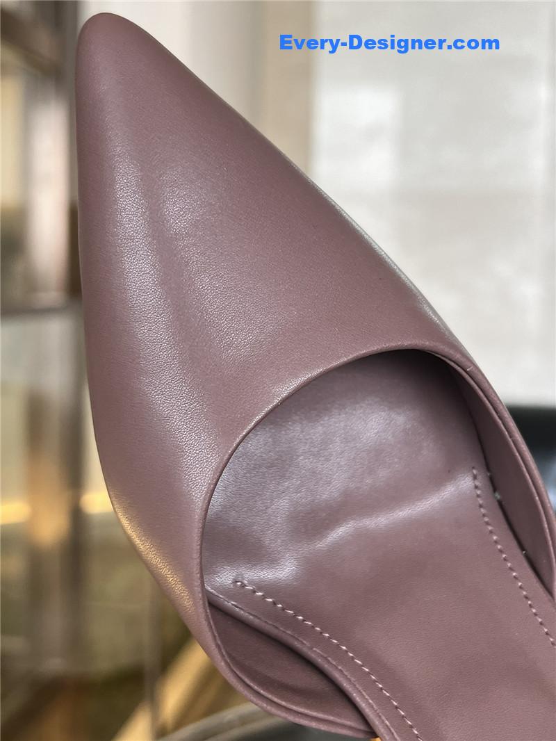 F**di f-shaped three-dimensional heel pumps