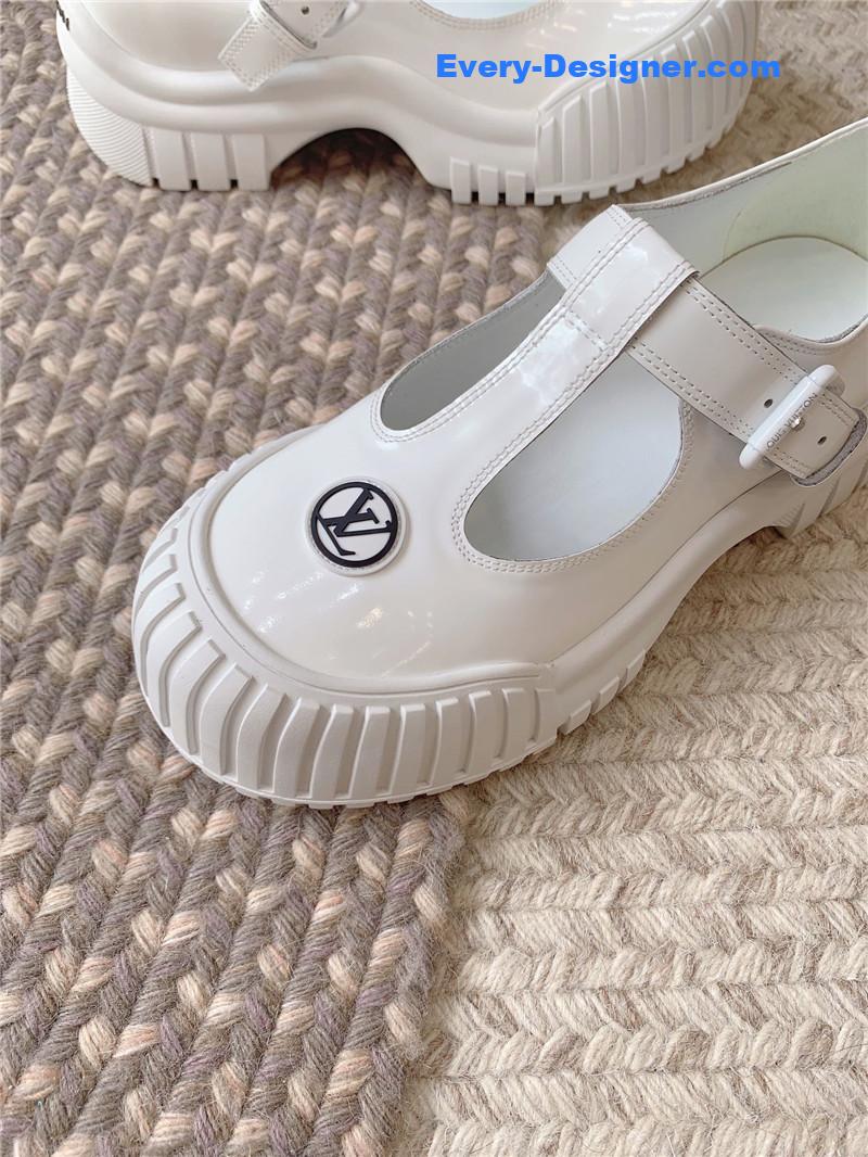 l0vis Vvtt0n ruby flat mary jane