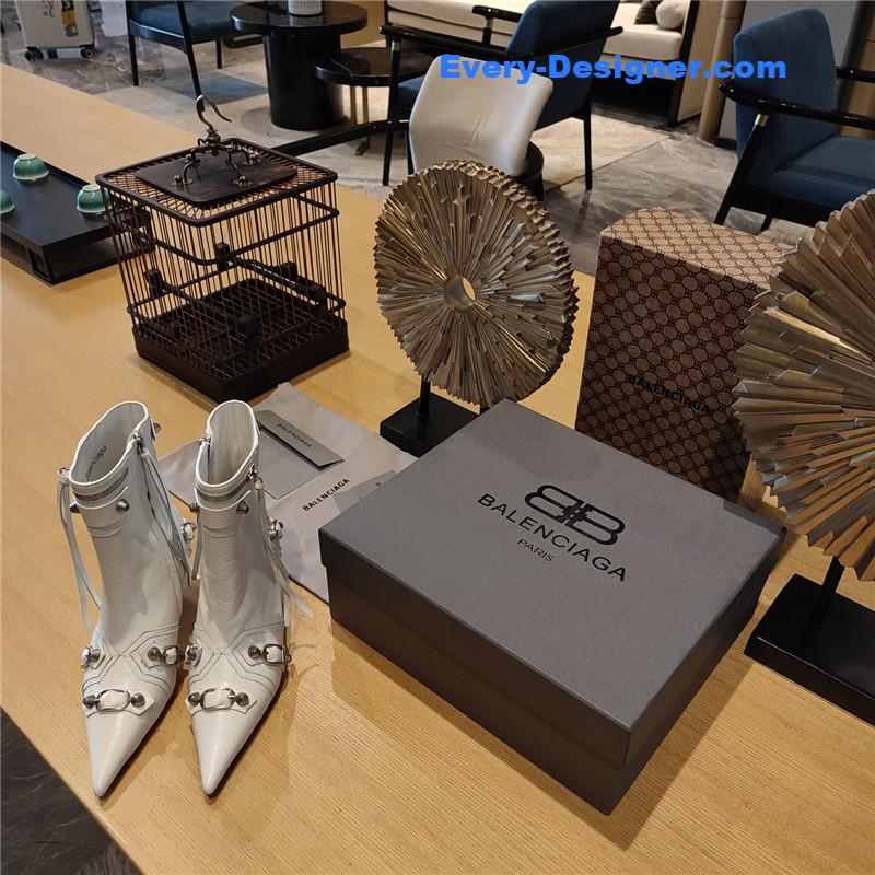 Ba1en*iaga orange pointed toe side zip kitten heel booties