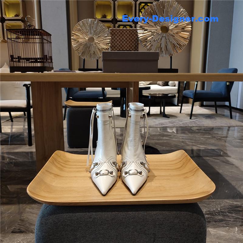 Ba1en*iaga orange pointed toe side zip kitten heel booties