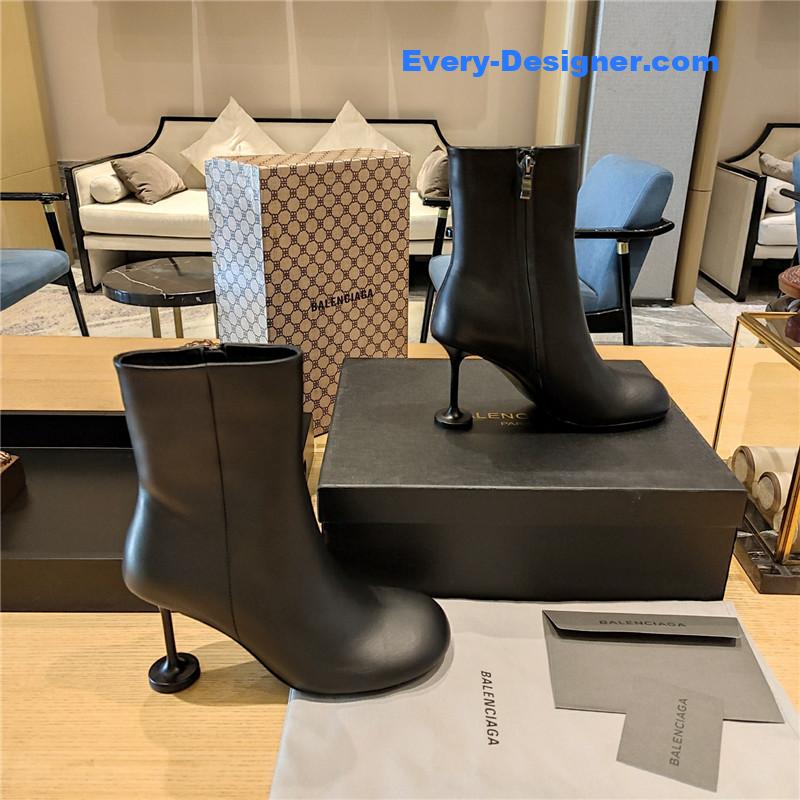 Ba1en*iaga wine glass heeled round toe boots